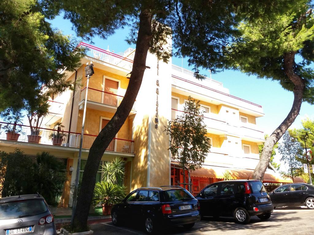 Hotel San Giacomo مونتيبراندون المظهر الخارجي الصورة